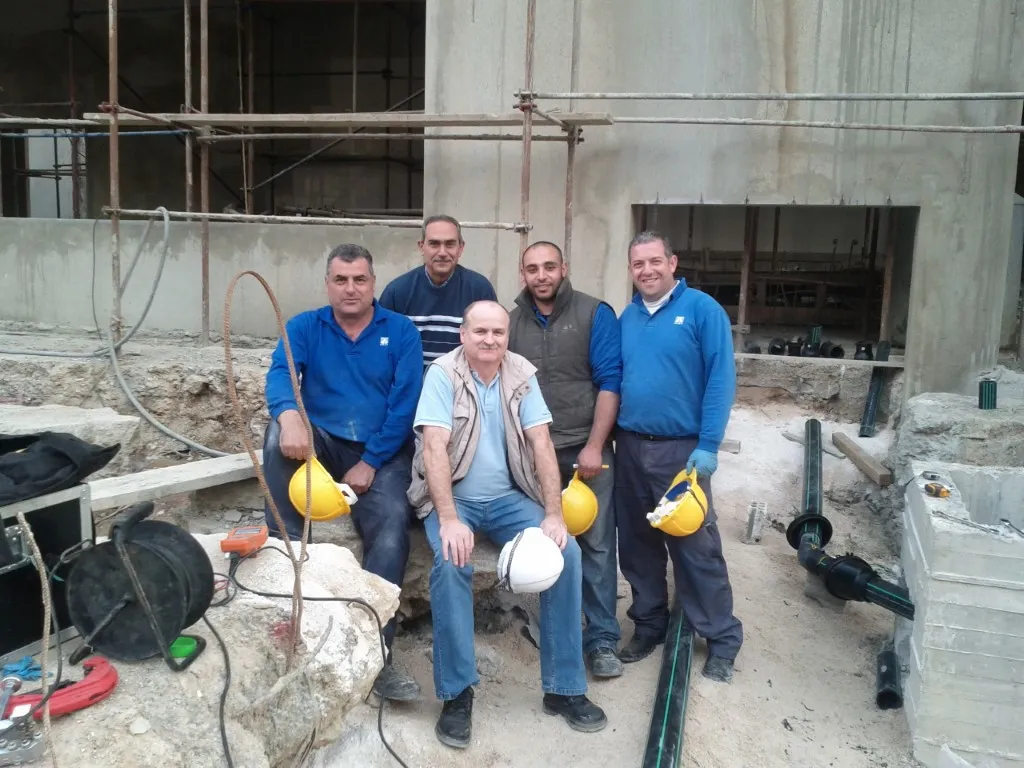 Apex engineers and crew on site at Total Medawar