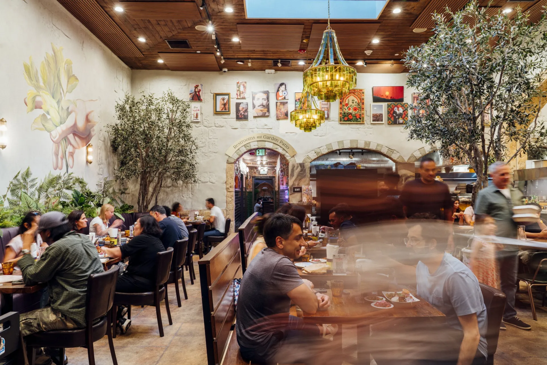 Guests dining in the Mazra dining room